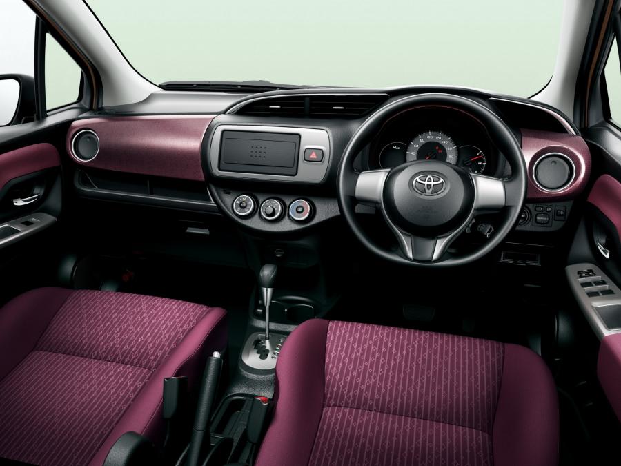  Toyota Vitz Jewela 2014 года  (фото 2 из 2)